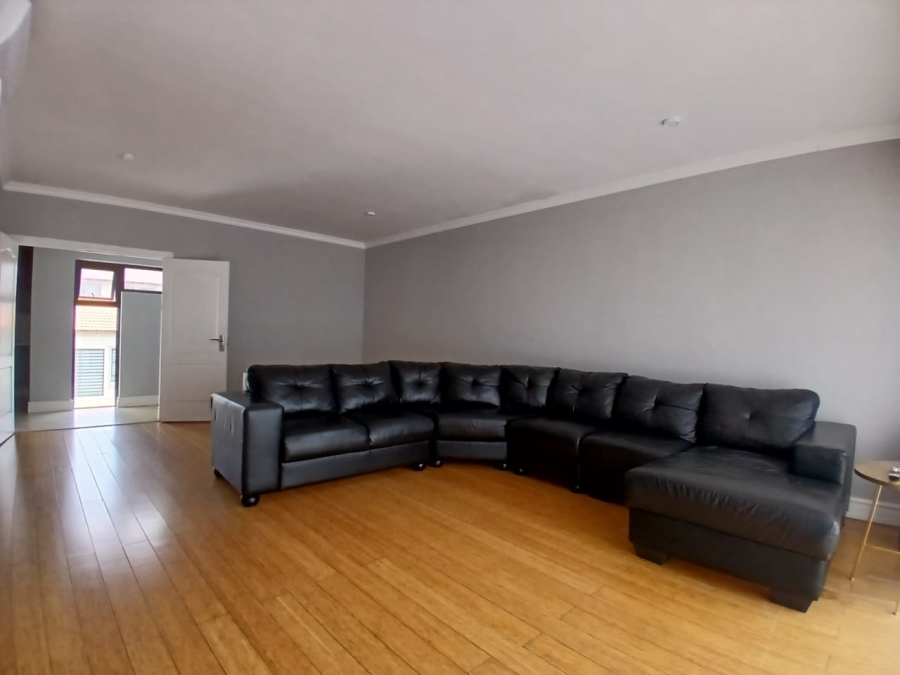 5 Bedroom Property for Sale in Crescent Wood Country Estate Gauteng