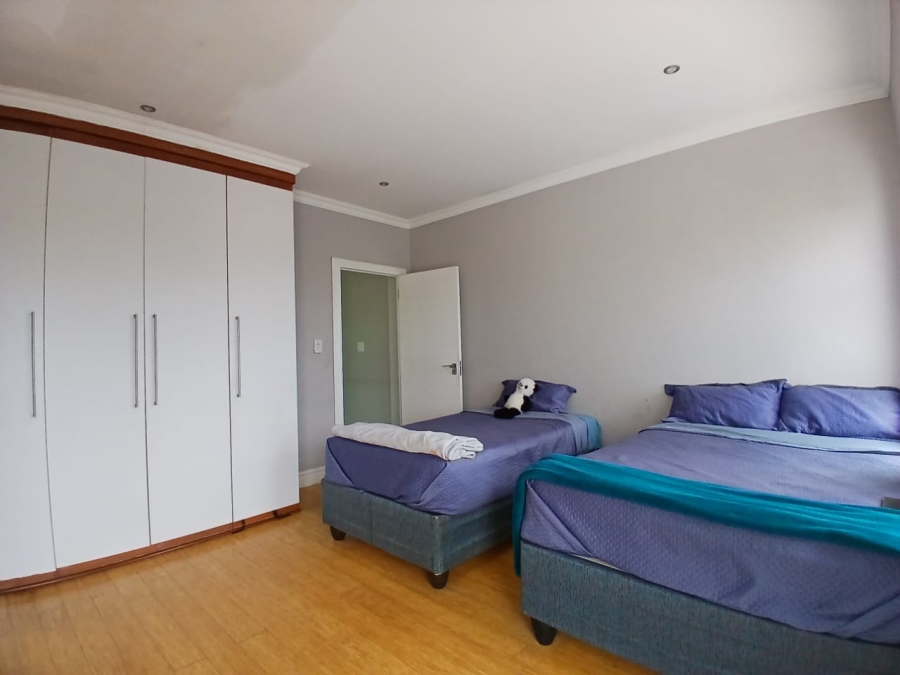 5 Bedroom Property for Sale in Crescent Wood Country Estate Gauteng