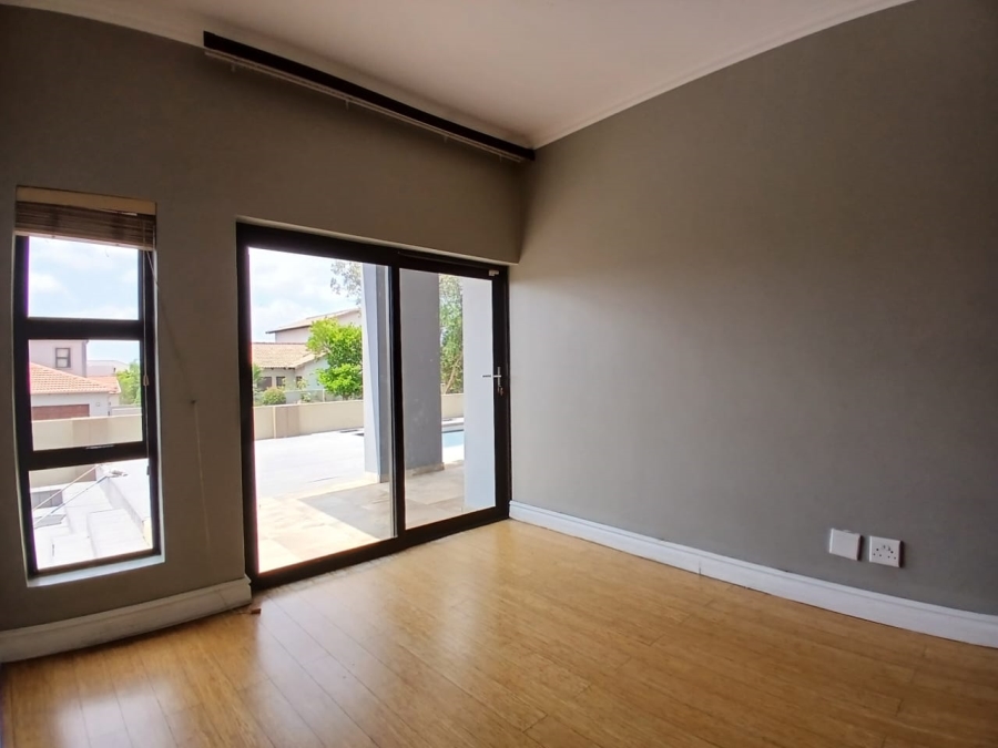 5 Bedroom Property for Sale in Crescent Wood Country Estate Gauteng