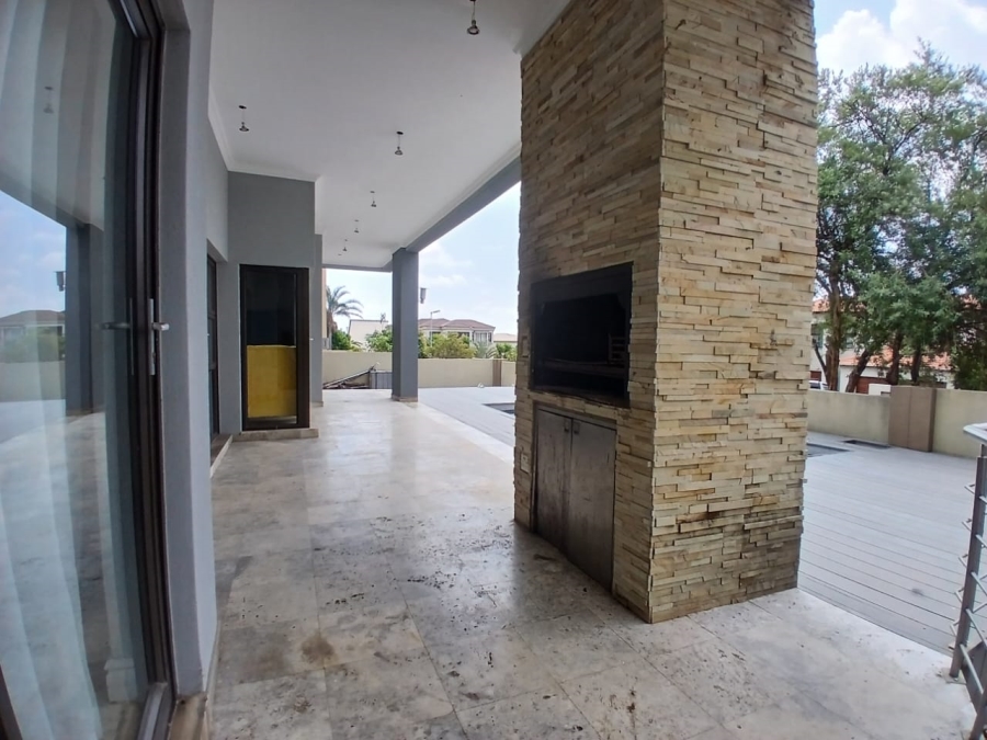 5 Bedroom Property for Sale in Crescent Wood Country Estate Gauteng