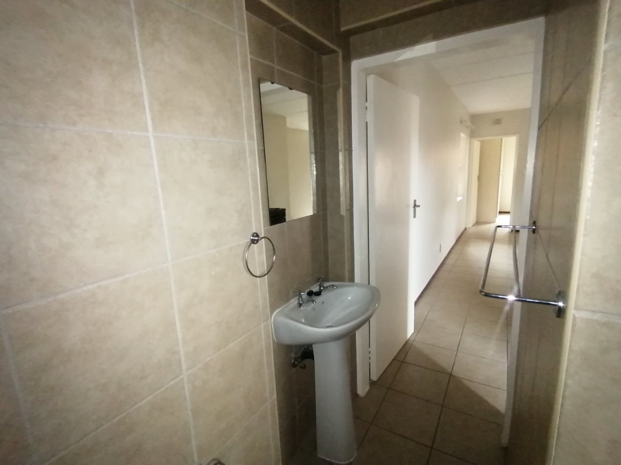 To Let 1 Bedroom Property for Rent in Noordwyk Gauteng
