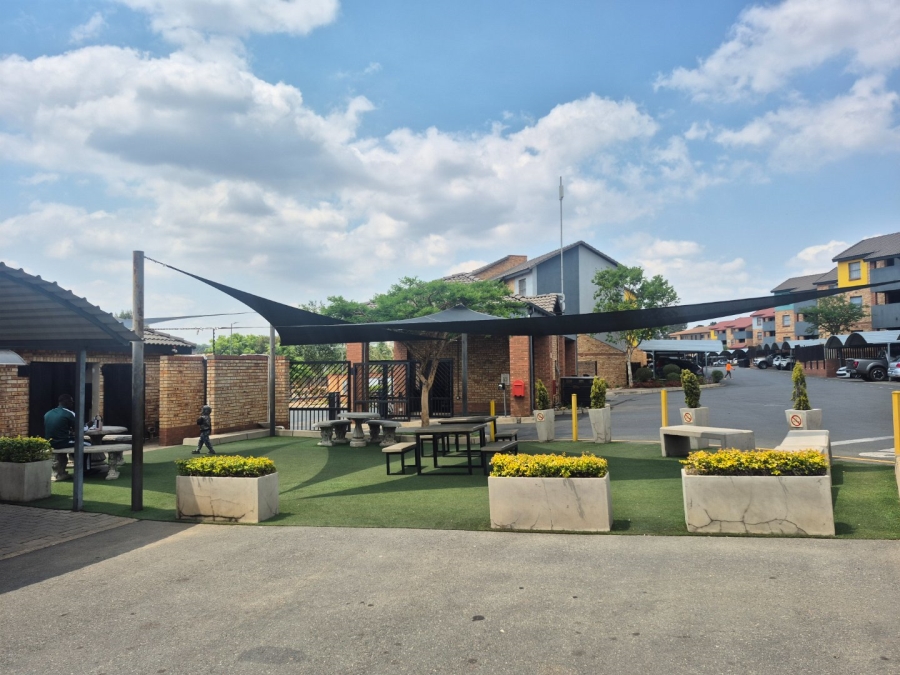 To Let 1 Bedroom Property for Rent in Noordwyk Gauteng