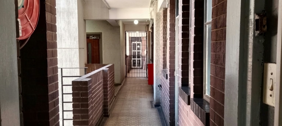 To Let 1 Bedroom Property for Rent in Johannesburg Central Gauteng