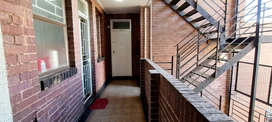 To Let 1 Bedroom Property for Rent in Johannesburg Central Gauteng