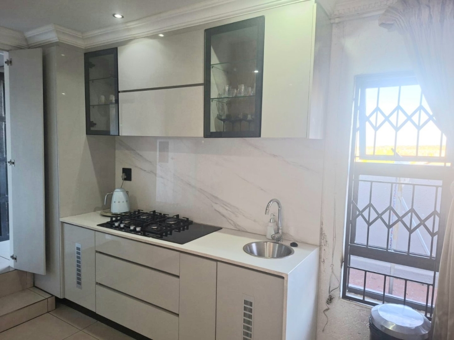 To Let 5 Bedroom Property for Rent in Heuweloord Gauteng