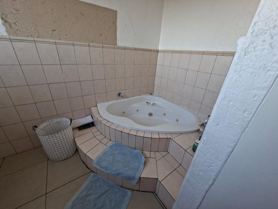 To Let 5 Bedroom Property for Rent in Heuweloord Gauteng