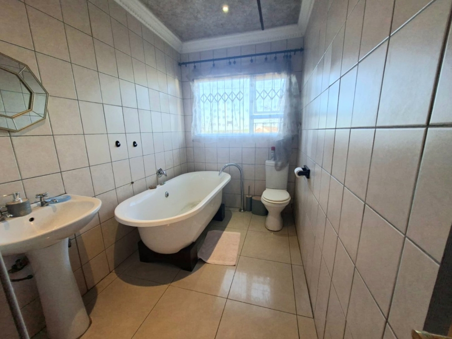 To Let 5 Bedroom Property for Rent in Heuweloord Gauteng