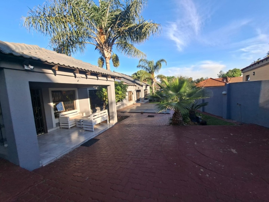 To Let 5 Bedroom Property for Rent in Heuweloord Gauteng