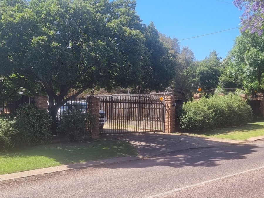 To Let 4 Bedroom Property for Rent in Rietfontein Gauteng