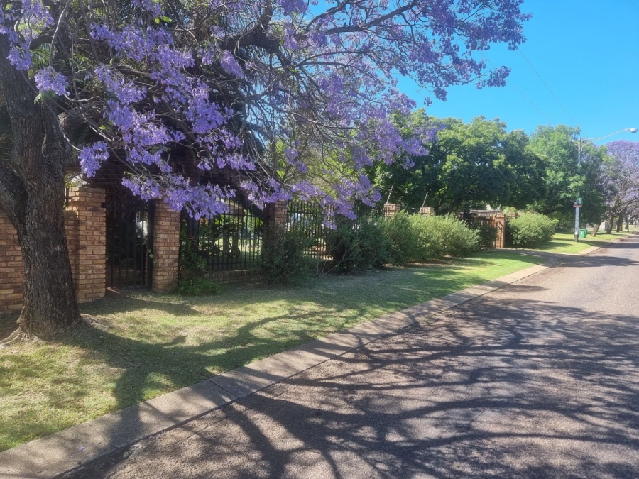 To Let 4 Bedroom Property for Rent in Rietfontein Gauteng