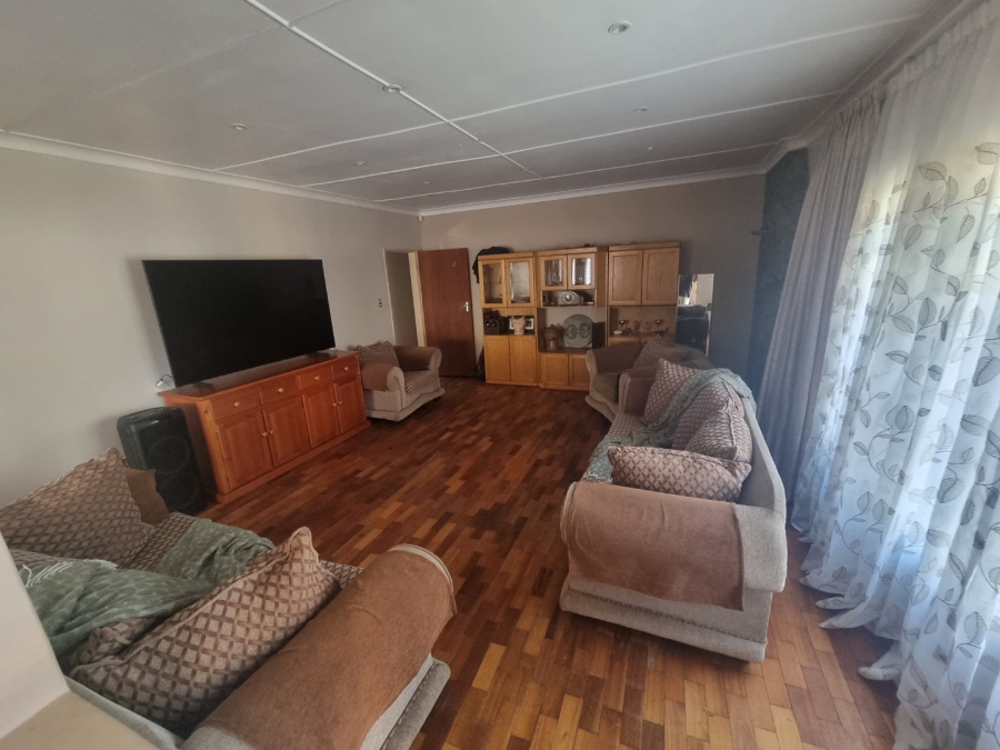 To Let 4 Bedroom Property for Rent in Rietfontein Gauteng