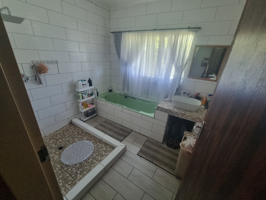 To Let 4 Bedroom Property for Rent in Rietfontein Gauteng