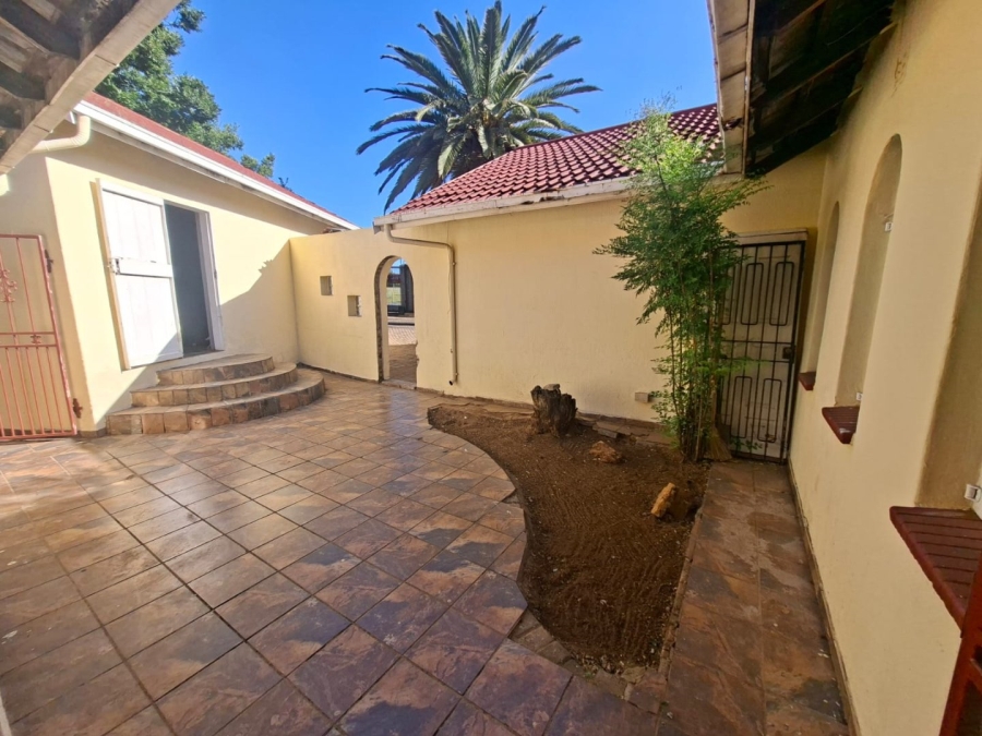 4 Bedroom Property for Sale in Birchleigh North Gauteng