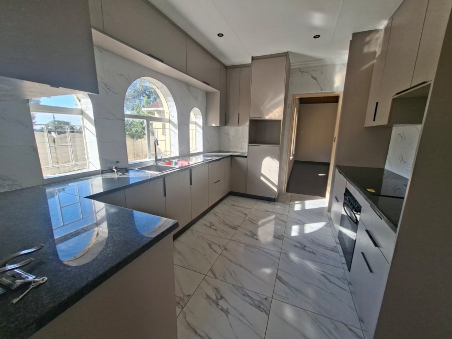 4 Bedroom Property for Sale in Birchleigh North Gauteng