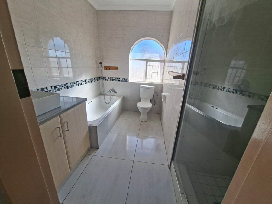 4 Bedroom Property for Sale in Birchleigh North Gauteng