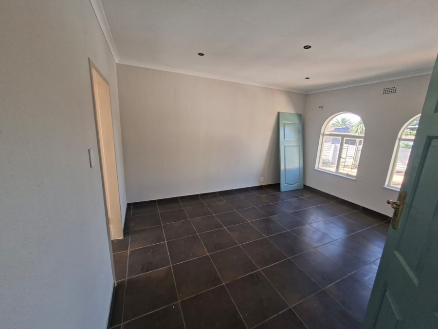 4 Bedroom Property for Sale in Birchleigh North Gauteng