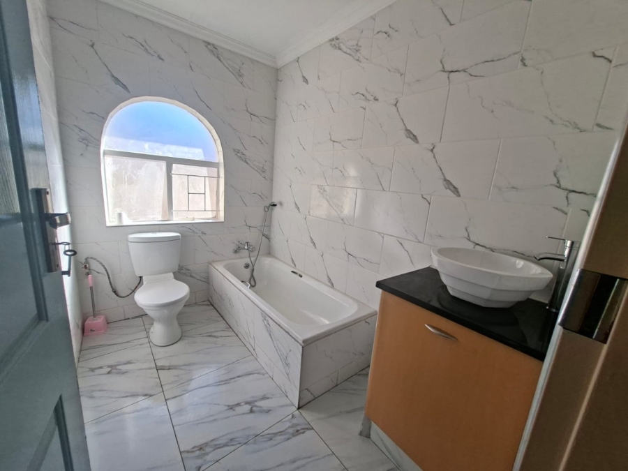 4 Bedroom Property for Sale in Birchleigh North Gauteng