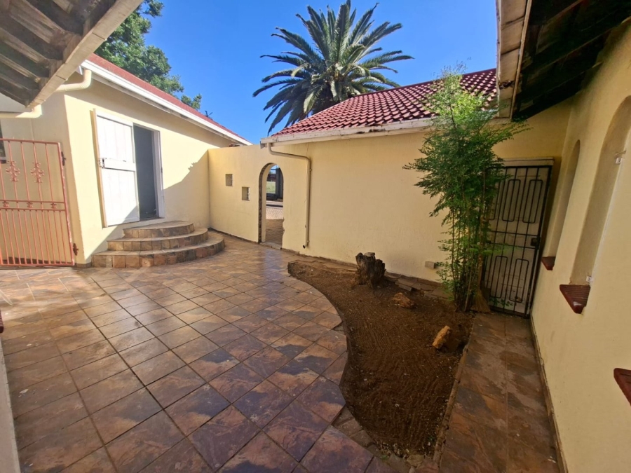 4 Bedroom Property for Sale in Birchleigh North Gauteng