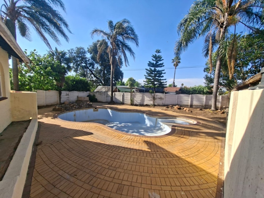 4 Bedroom Property for Sale in Birchleigh North Gauteng