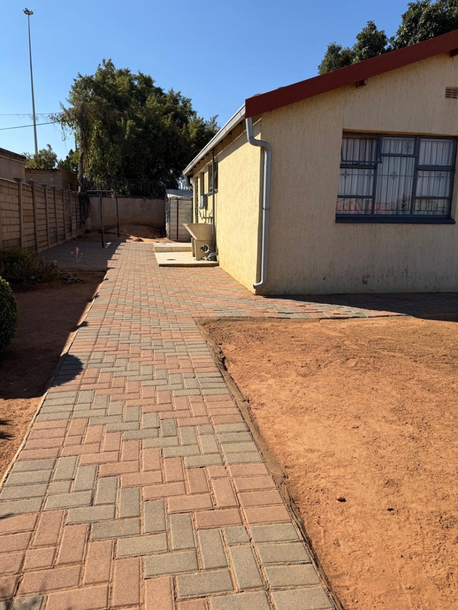 2 Bedroom Property for Sale in Esangweni Gauteng