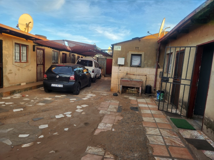 11 Bedroom Property for Sale in Roodekop Gauteng