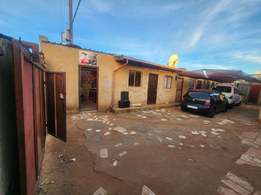 11 Bedroom Property for Sale in Roodekop Gauteng