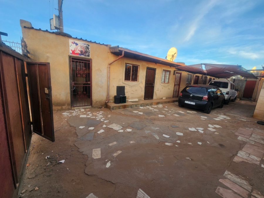 11 Bedroom Property for Sale in Roodekop Gauteng