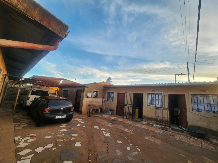 11 Bedroom Property for Sale in Roodekop Gauteng