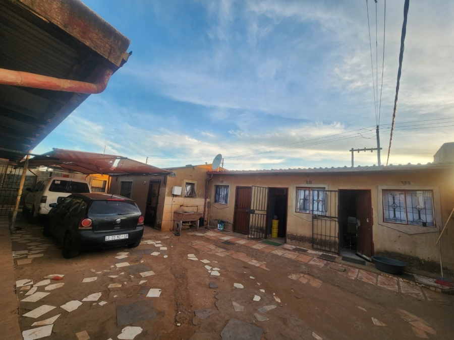 11 Bedroom Property for Sale in Roodekop Gauteng