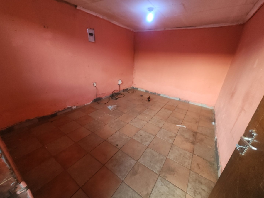 11 Bedroom Property for Sale in Roodekop Gauteng