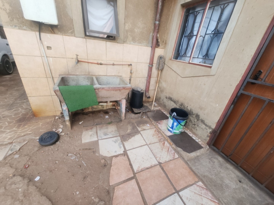 11 Bedroom Property for Sale in Roodekop Gauteng