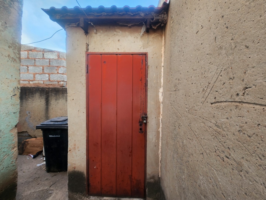 11 Bedroom Property for Sale in Roodekop Gauteng