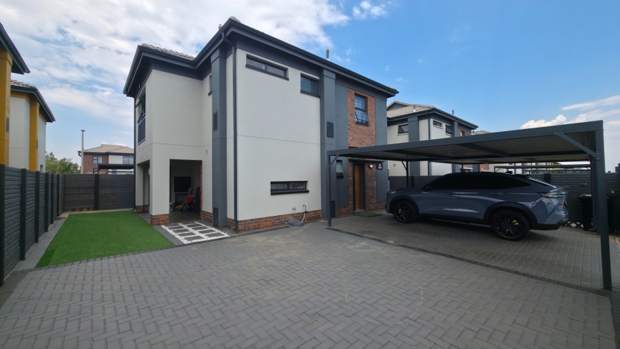 4 Bedroom Property for Sale in Albertsdal Gauteng