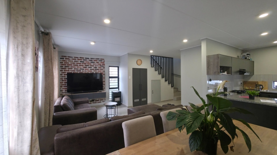 4 Bedroom Property for Sale in Albertsdal Gauteng