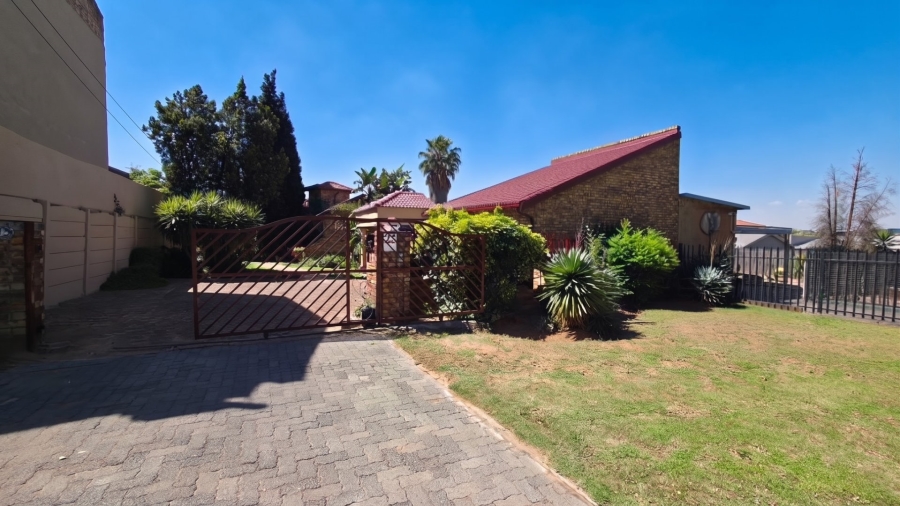 4 Bedroom Property for Sale in Elandspark Gauteng