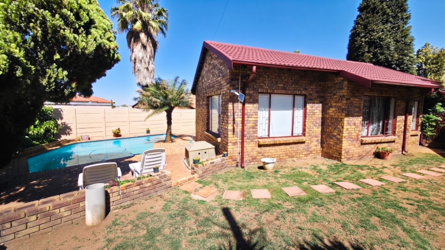 4 Bedroom Property for Sale in Elandspark Gauteng