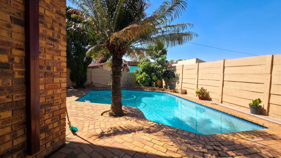 4 Bedroom Property for Sale in Elandspark Gauteng