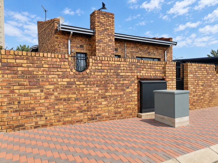 To Let 3 Bedroom Property for Rent in Diepkloof Zone 4 Gauteng