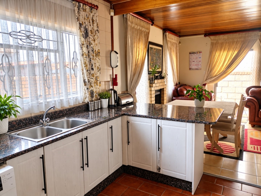 To Let 3 Bedroom Property for Rent in Diepkloof Zone 4 Gauteng