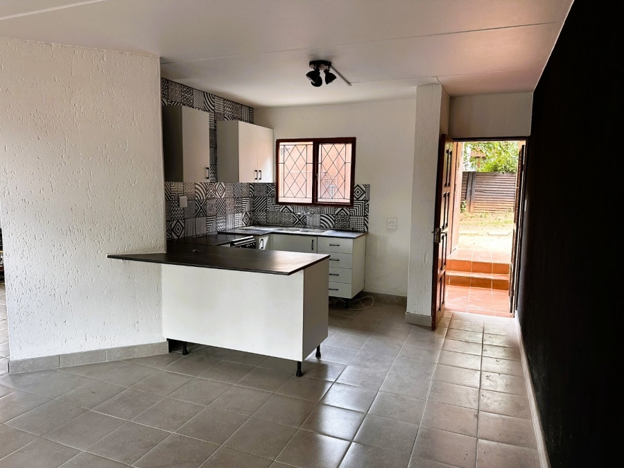 To Let 2 Bedroom Property for Rent in Bromhof Gauteng