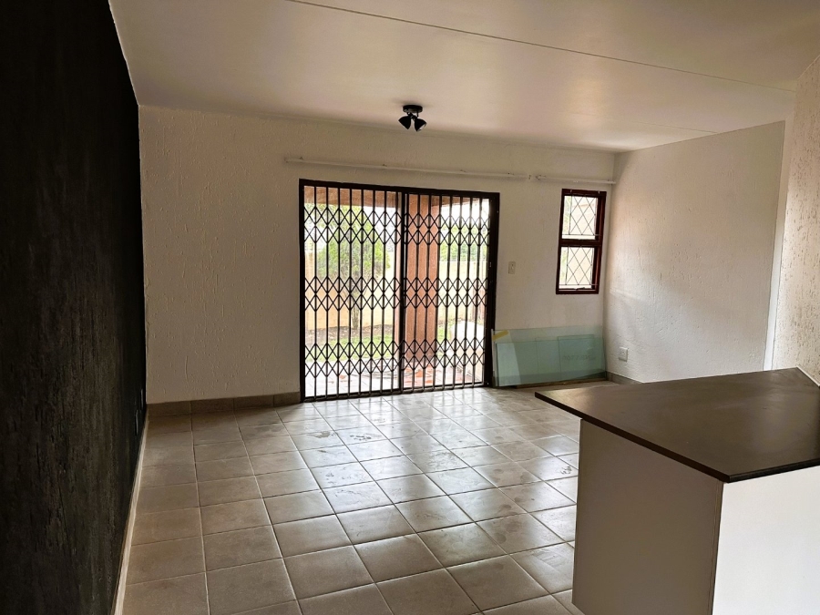 To Let 2 Bedroom Property for Rent in Bromhof Gauteng