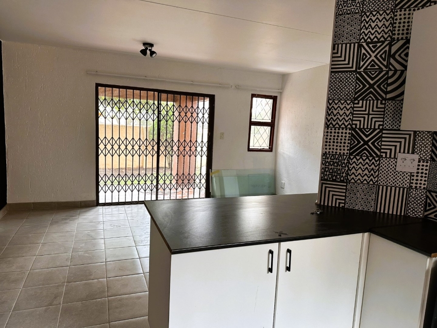 To Let 2 Bedroom Property for Rent in Bromhof Gauteng