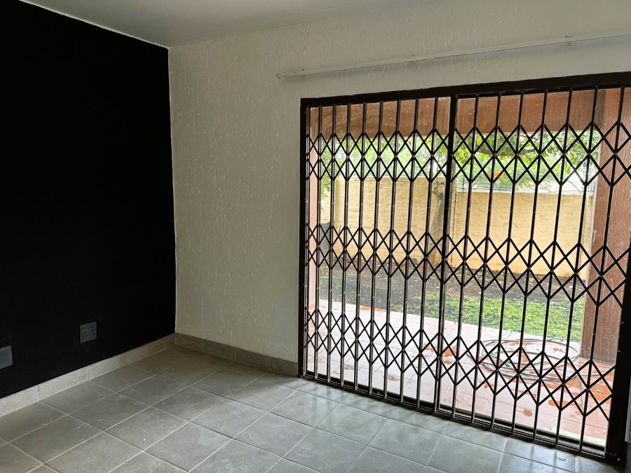 To Let 2 Bedroom Property for Rent in Bromhof Gauteng