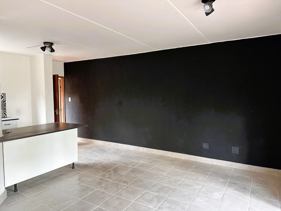 To Let 2 Bedroom Property for Rent in Bromhof Gauteng