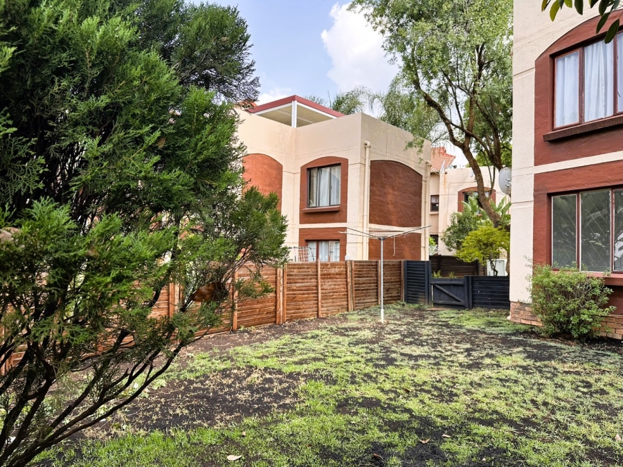 To Let 2 Bedroom Property for Rent in Bromhof Gauteng