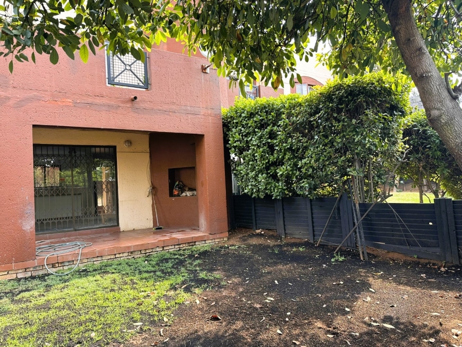 To Let 2 Bedroom Property for Rent in Bromhof Gauteng