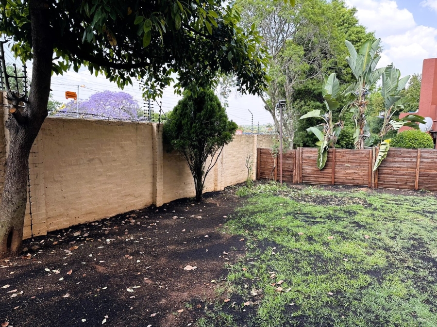 To Let 2 Bedroom Property for Rent in Bromhof Gauteng
