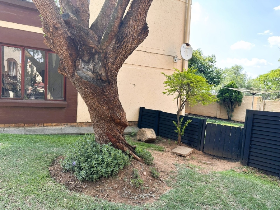 To Let 2 Bedroom Property for Rent in Bromhof Gauteng