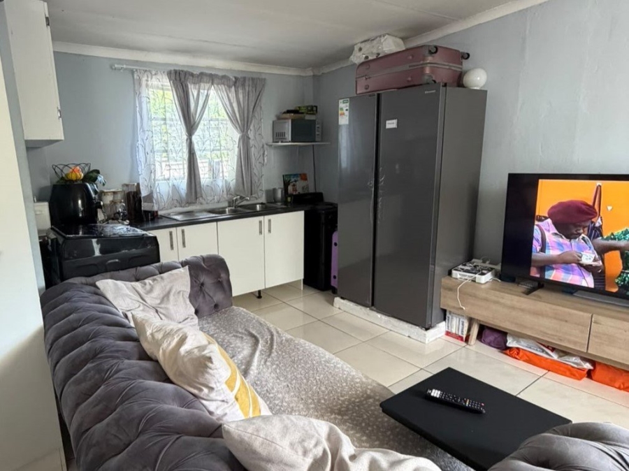 To Let  Bedroom Property for Rent in Weltevreden Park Gauteng