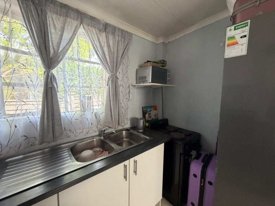To Let  Bedroom Property for Rent in Weltevreden Park Gauteng